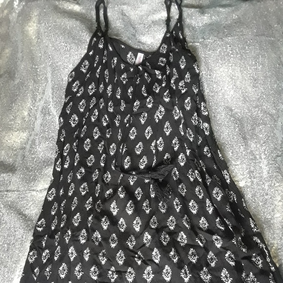 Xhilaration Dresses & Skirts - Dress Xhilaration Dresses & Skirts - Dress